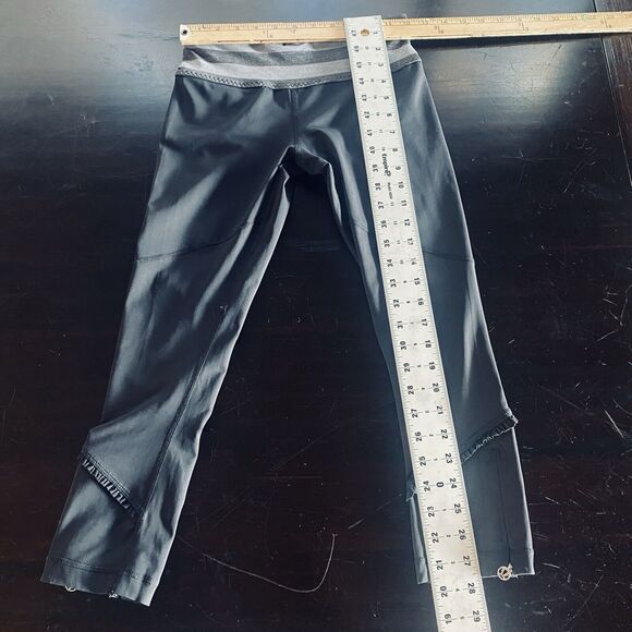 Lululemon Run Stay On Course Crop Ruffled Reflective Leggings Size 4 - Picture 4 of 13